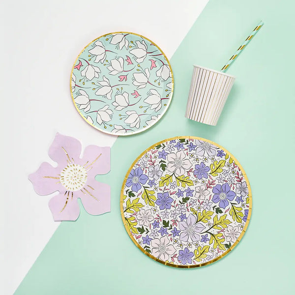 In Full Bloom Large Paper Party Plates